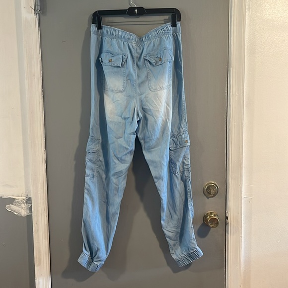 C and C California chambray cargo joggers size M - Picture 3 of 5